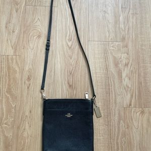 Coach Crossbody Messenger Bag. Pebble Black Leather.